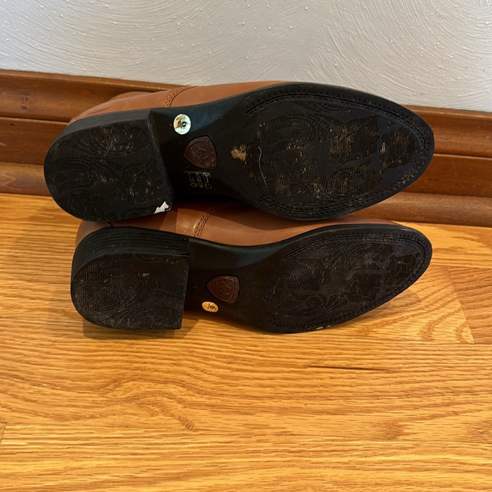 Ariat - Picture 5 of 8